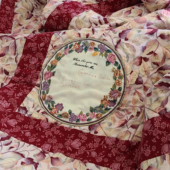 Vintage handmade quilt tapestry - Picture 4 of 4